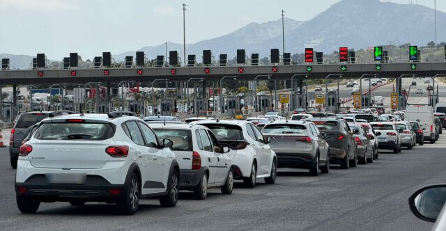 Με χαμηλές ταχύτητες η επιστροφή των εκδρομέων του Δεκαπενταύγουστου: Προβλήματα στην Αθηνών Με-χαμηλές-ταχύτητες-η-επιστροφή-των-εκδρομέων-του-Δεκαπενταύγουστου:-Προβλήματα-στην-Αθηνών
