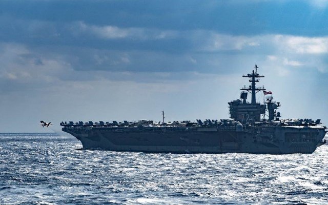 ΗΠΑ: O επικεφαλής της Centcom επαινεί το πλήρωμα του USS Abraham Lincoln ΗΠΑ:-o-επικεφαλής-της-centcom-επαινεί-το-πλήρωμα-του-uss-abraham-lincoln