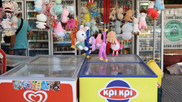 Θεσσαλονίκη:-Στη-φυλακή-42χρονος-που-έκλεψε-πάνω-από-100-παγωτά-από-περίπτερο-μαζί-με-τη-σύντροφό-του