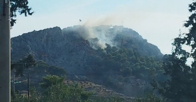Οριοθετήθηκε-η-φωτιά-στον-Προφήτη-Ηλία-Σαλαμίνας