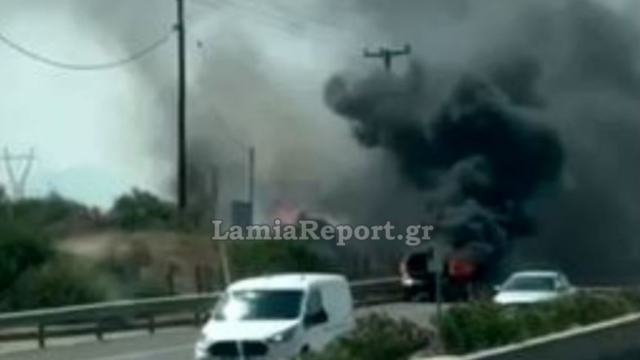 Αυτοκίνητο λαμπάδιασε εν κινήσει στην εθνική οδό Αθηνών Αυτοκίνητο-λαμπάδιασε-εν-κινήσει-στην-εθνική-οδό-Αθηνών