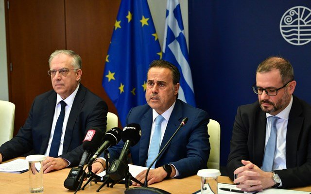 Νέο Ειδικό Χωροταξικό για τις ΑΠΕ: Πού επιτρέπονται και πού απαγορεύονται φωτοβολταϊκά και ανεμογεννήτριες – Όλο το νέο πλαίσιο Νέο-Ειδικό-Χωροταξικό-για-τις-ΑΠΕ:-Πού-επιτρέπονται-και-πού-απαγορεύονται-φωτοβολταϊκά-και-ανεμογεννήτριες-–-Όλο-το-νέο-πλαίσιο