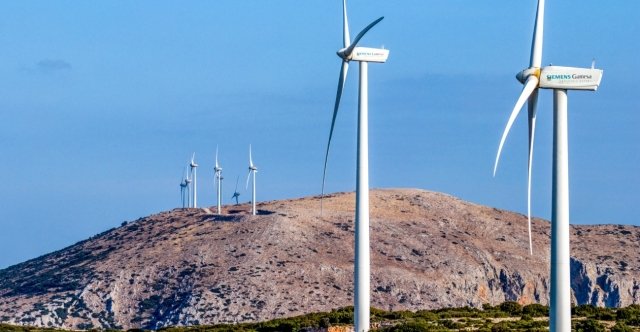 Σε-ισχύ-το-νέο-Χωροταξικό-για-τις-ΑΠΕ:-Πού-απαγορεύονται-τα-αιολικά-πάρκα,-τι-αλλάζει-σε-νησιά-και-natura