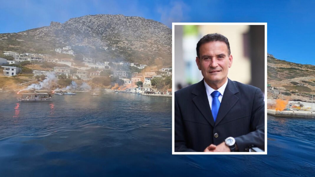 Με κόρνες πλοίων και καπνογόνα το τελευταίο «αντίο» στον δήμαρχο Φούρνων Κορσέων, δείτε βίντεο και φωτογραφίες Με-κόρνες-πλοίων-και-καπνογόνα-το-τελευταίο-«αντίο»-στον-δήμαρχο-Φούρνων-Κορσέων,-δείτε-βίντεο-και-φωτογραφίες