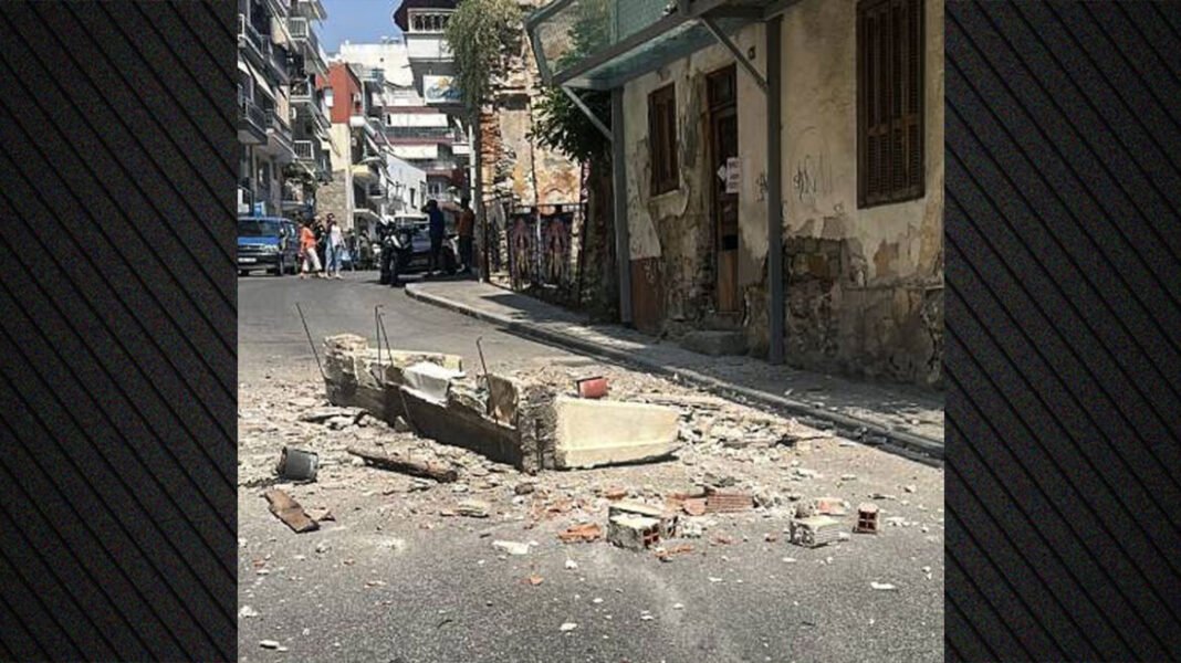 Τμήμα μπαλκονιού αποκολλήθηκε κι έπεσε σε δρόμο στην Καβάλα, διερχόμενος μοτοσικλετιστής γλίτωσε την τελευταία στιγμή, βίντεο Τμήμα-μπαλκονιού-αποκολλήθηκε-κι-έπεσε-σε-δρόμο-στην-Καβάλα,-διερχόμενος-μοτοσικλετιστής-γλίτωσε-την-τελευταία-στιγμή,-βίντεο