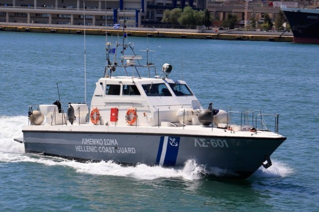 Τουριστικό σκάφος με 18 επιβαίνοντες προσάραξε στην Πάρο Τουριστικό-σκάφος-με-18-επιβαίνοντες-προσάραξε-στην-Πάρο