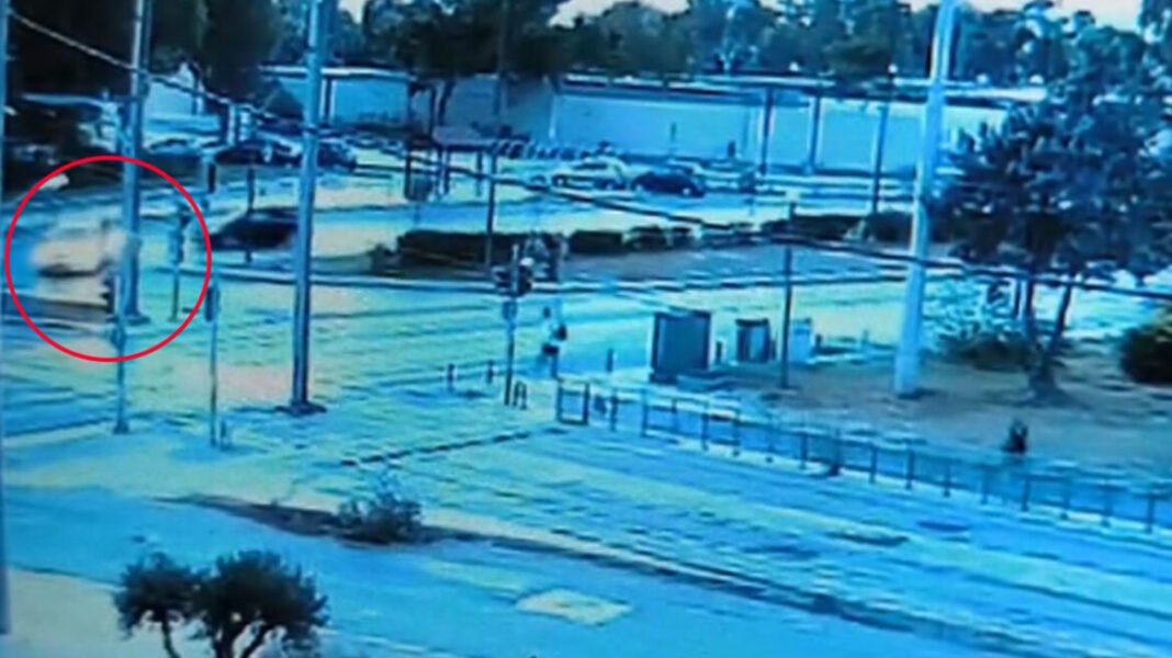 Ελεύθερος με περιοριστικούς όρους ο 32χρονος οδηγός ταξί για το τροχαίο στη Βούλα: Παραπλανήθηκα από το GPS, υποστήριξε Ελεύθερος-με-περιοριστικούς-όρους-ο-32χρονος-οδηγός-ταξί-για-το-τροχαίο-στη-Βούλα:-Παραπλανήθηκα-από-το-gps,-υποστήριξε