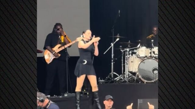 Η Jessie J διέκοψε συναυλία της λόγω καβγά ανάμεσα σε θεατές: Μπορείτε απλώς να τους βγάλετε έξω για να συνεχίσουμε; Η-jessie-j-διέκοψε-συναυλία-της-λόγω-καβγά-ανάμεσα-σε-θεατές:-Μπορείτε-απλώς-να-τους-βγάλετε-έξω-για-να-συνεχίσουμε;