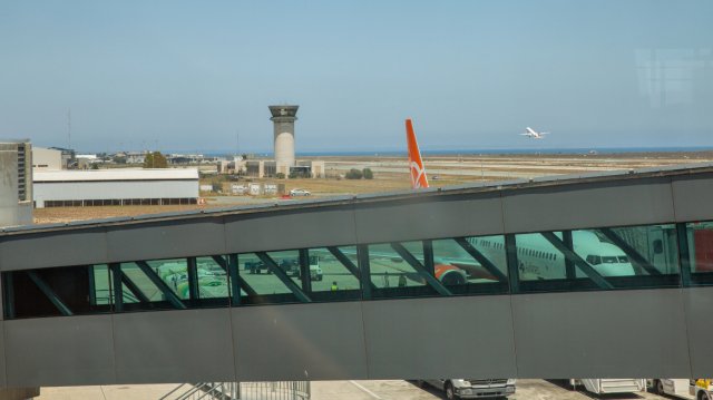 Κύπρος:-Ελεγκτής-εναέριας-κυκλοφορίας-απέτρεψε-σύγκρουση-τουρκικού-στρατιωτικού-με-επιβατική-πτήση