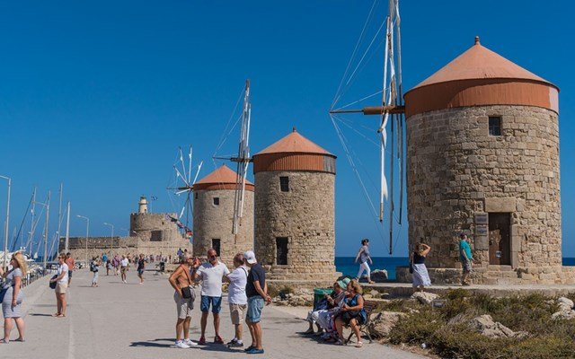 Μεγάλη αύξηση τουριστικών εισπράξεων και αφίξεων στο εξάμηνο – Γιατί ανέβηκε το έλλειμμα του ισοζυγίου Μεγάλη-αύξηση-τουριστικών-εισπράξεων-και-αφίξεων-στο-εξάμηνο-–-Γιατί-ανέβηκε-το-έλλειμμα-του-ισοζυγίου