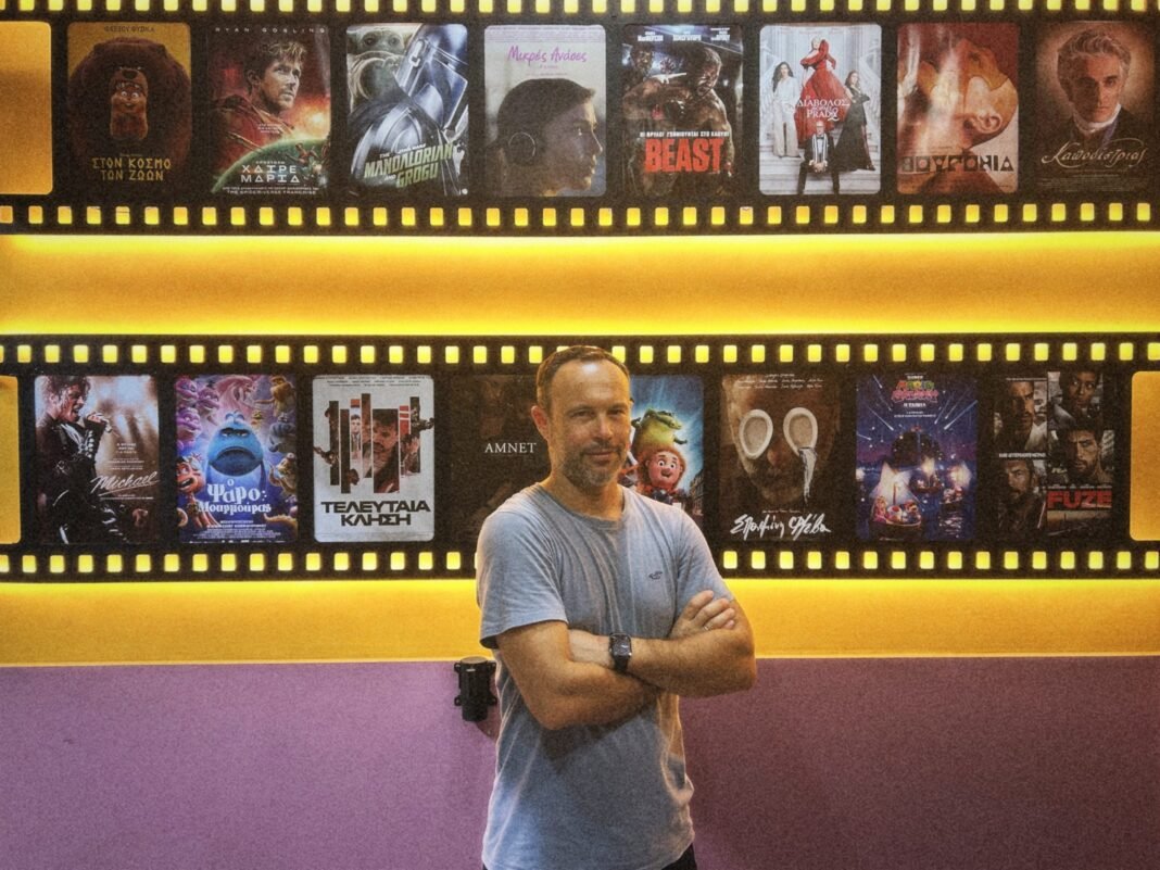 Γνωρίσαμε-τον-ιδιοκτήτη-του-cine-ria-στη-Βάρκιζα,-τρώγοντας-το-θρυλικό-παγωτό-μηχανής-του