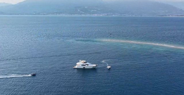 Ξεκόλλησε μετά από πέντε ημέρες το πολυτελές γιοτ που προσάραξε σε αβαθή νερά στο Δρέπανο Αχαΐας, δείτε βίντεο Ξεκόλλησε-μετά-από-πέντε-ημέρες-το-πολυτελές-γιοτ-που-προσάραξε-σε-αβαθή-νερά-στο-Δρέπανο-Αχαΐας,-δείτε-βίντεο