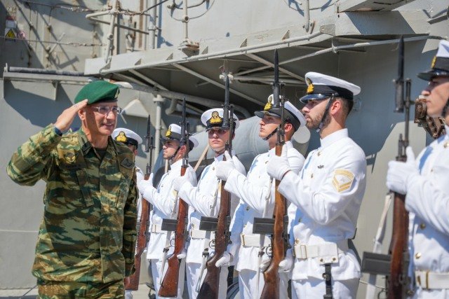 Στην Κύπρο ο Αρχηγός ΓΕΕΘΑ: Επισκέφθηκε τη Φρεγάτα «Νικηφόρος Φωκάς» και τα μαχητικά F-16 που σταθμεύουν στο νησί Στην-Κύπρο-ο-Αρχηγός-ΓΕΕΘΑ:-Επισκέφθηκε-τη-Φρεγάτα-«Νικηφόρος-Φωκάς»-και-τα-μαχητικά-f-16-που-σταθμεύουν-στο-νησί