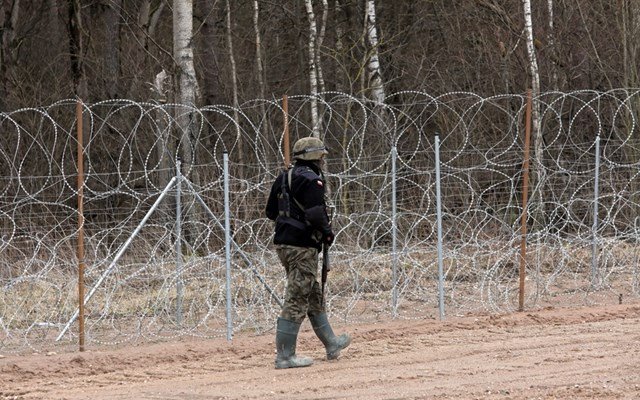 Πολωνία: Γερμανοί στρατιώτες χτίζουν την Ανατολική Ασπίδα Πολωνία:-Γερμανοί-στρατιώτες-χτίζουν-την-Ανατολική-Ασπίδα