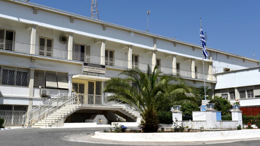 Στο ψυχιατρείο των φυλακών Κορυδαλλού ο 23χρονος για την επίθεση με μαχαίρι στον Άγιο Δημήτριο Στο-ψυχιατρείο-των-φυλακών-Κορυδαλλού-ο-23χρονος-για-την-επίθεση-με-μαχαίρι-στον-Άγιο-Δημήτριο