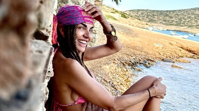 Μαρία Σολωμού: Οι βουτιές και οι πόζες της στην Αμοργό, δείτε εικόνες Μαρία-Σολωμού:-Οι-βουτιές-και-οι-πόζες-της-στην-Αμοργό,-δείτε-εικόνες