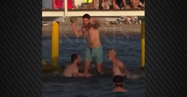 Βίντεο: Σάλος στα κατεχόμενα για σεξουαλική επίθεση σε 15χρονη σε παραλία της Κερύνειας, κυνήγησαν και χτύπησαν τον δράστη Βίντεο:-Σάλος-στα-κατεχόμενα-για-σεξουαλική-επίθεση-σε-15χρονη-σε-παραλία-της-Κερύνειας,-κυνήγησαν-και-χτύπησαν-τον-δράστη