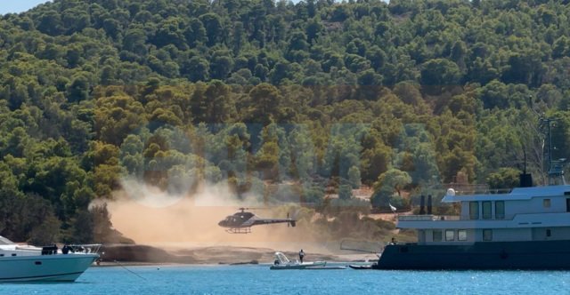 Ελικόπτερο προσγειώθηκε σε παραλία με λουόμενους στις Σπέτσες, παρέμβαση εισαγγελέα Ελικόπτερο-προσγειώθηκε-σε-παραλία-με-λουόμενους-στις-Σπέτσες,-παρέμβαση-εισαγγελέα