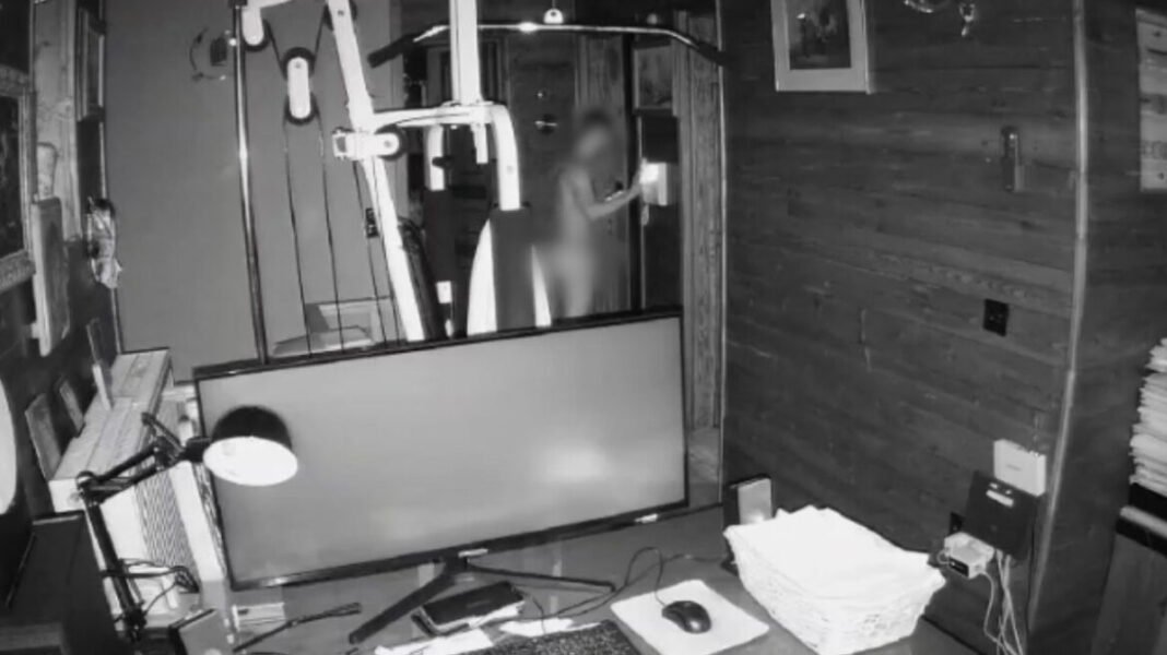 «Κλέφτες, μπαίνουν στο σπίτι!»: Ο πατέρας του 18χρονου περιγράφει τις στιγμές αγωνίας του γιου του με τους τρεις εισβολείς στη Νέα Πεντέλη «Κλέφτες,-μπαίνουν-στο-σπίτι!»:-Ο-πατέρας-του-18χρονου-περιγράφει-τις-στιγμές-αγωνίας-του-γιου-του-με-τους-τρεις-εισβολείς-στη-Νέα-Πεντέλη