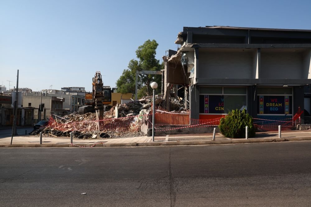 Ατλαντίς: Τέλος εποχής για τον ιστορικό κινηματογράφο – Κατεδαφίστηκε μετά από 70 χρόνια λειτουργίας Ατλαντίς:-Τέλος-εποχής-για-τον-ιστορικό-κινηματογράφο-–-Κατεδαφίστηκε-μετά-από-70-χρόνια-λειτουργίας