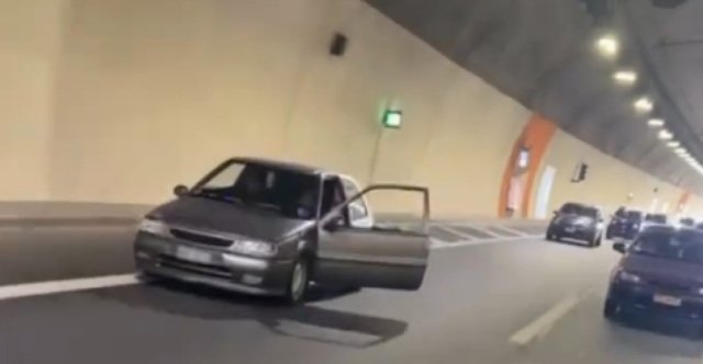 Οδηγούσε με ανοιχτές πόρτες σε σήραγγα της Αθηνών-Κορίνθου: Στον εισαγγελέα η υπόθεση, δείτε βίντεο Οδηγούσε-με-ανοιχτές-πόρτες-σε-σήραγγα-της-Αθηνών-Κορίνθου:-Στον-εισαγγελέα-η-υπόθεση,-δείτε-βίντεο