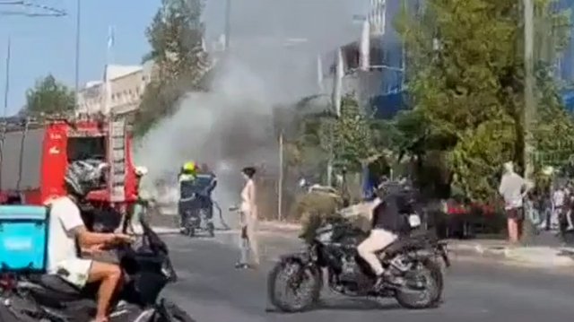 Φωτιά σε αυτοκίνητο στη λεωφόρο Αλεξάνδρας, δείτε βίντεο Φωτιά-σε-αυτοκίνητο-στη-λεωφόρο-Αλεξάνδρας,-δείτε-βίντεο