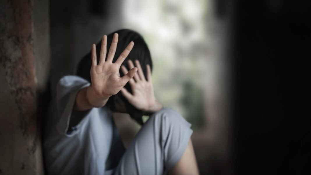 Θεσσαλονίκη: 35χρονη κατήγγειλε ότι ο εν διαστάσει σύζυγός της τη βίασε και την εγκλώβισε σε διαμέρισμα Θεσσαλονίκη:-35χρονη-κατήγγειλε-ότι-ο-εν-διαστάσει-σύζυγός-της-τη-βίασε-και-την-εγκλώβισε-σε-διαμέρισμα