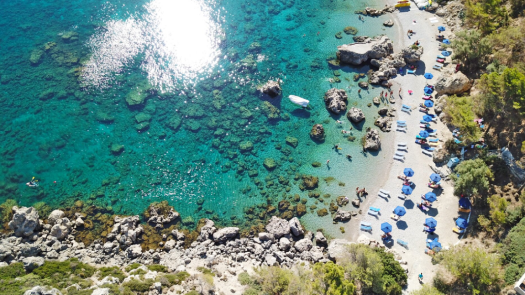 Επιχείρηση στη Ρόδο «κατέλαβε» την παραλία Άντονι Κουίν με ομπρελοκαθίσματα χωρίς να πληρώνει μίσθωμα Επιχείρηση-στη-Ρόδο-«κατέλαβε»-την-παραλία-Άντονι-Κουίν-με-ομπρελοκαθίσματα-χωρίς-να-πληρώνει-μίσθωμα