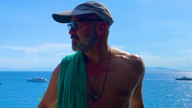 Ο Μπίλι Ζέιν τoυ «Τιτανικού» έκανε διακοπές στην Ελλάδα, η φωτογραφία και το λογοπαίγνιο Ο-Μπίλι-Ζέιν-τoυ-«Τιτανικού»-έκανε-διακοπές-στην-Ελλάδα,-η-φωτογραφία-και-το-λογοπαίγνιο