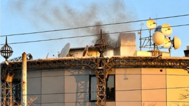 Ξανά στον «αέρα» με μουσικό πρόγραμμα ο Αθήνα 9.84 μετά τη φωτιά – Μπακογιάννης: «Πρωτοφανές τριήμερο μπλακάουτ» Ξανά-στον-«αέρα»-με-μουσικό-πρόγραμμα-ο-Αθήνα-9.84-μετά-τη-φωτιά-–-Μπακογιάννης:-«Πρωτοφανές-τριήμερο-μπλακάουτ»