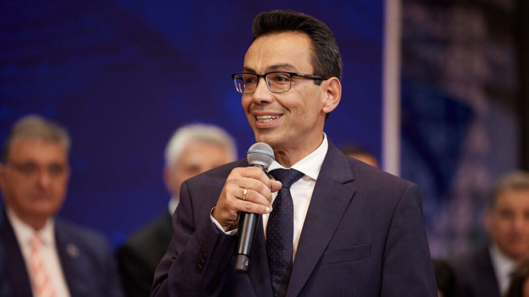 Παραιτήθηκε ο Σωτήρης Σέρμπος από σύμβουλος του πρωθυπουργού για θέματα εξωτερικής πολιτικής Παραιτήθηκε ο Σωτήρης Σέρμπος από σύμβουλος του πρωθυπουργού για θέματα εξωτερικής πολιτικής