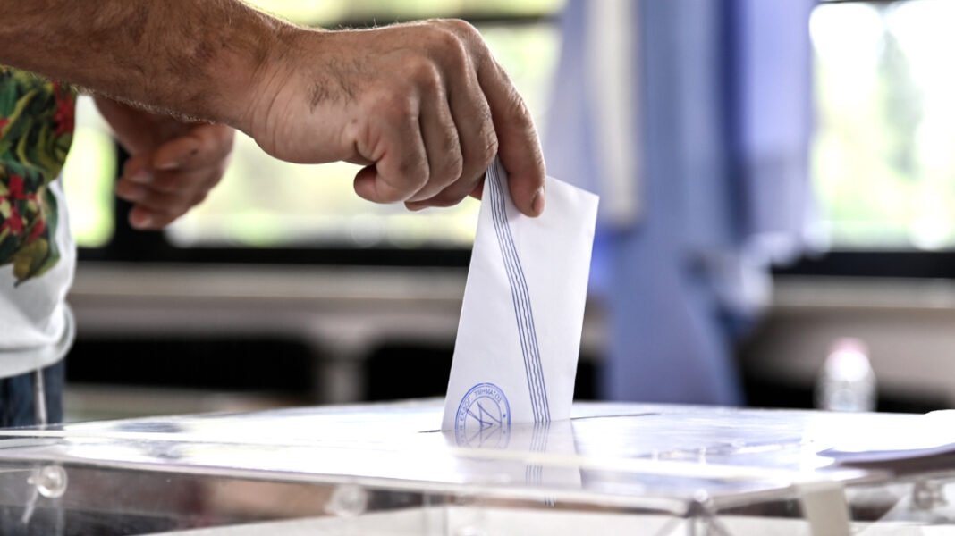 Δημοσκόπηση Interview: Πρωτιά για τη ΝΔ με 26,5%, υποχώρησε στο 14,5% η ΕΛΑΣ του Τσίπρα και στο 3,6% η Καρυστιανού Δημοσκόπηση Interview: Πρωτιά για τη ΝΔ με 26,5%, υποχώρησε στο 14,5% η ΕΛΑΣ του Τσίπρα και στο 3,6% η Καρυστιανού