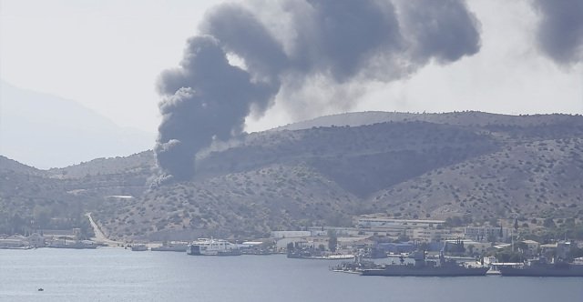 Φωτιά κοντά στον ναύσταθμο Σαλαμίνας, σηκώθηκαν τέσσερα εναέρια, δείτε βίντεο και φωτογραφίες Φωτιά-κοντά-στον-ναύσταθμο-Σαλαμίνας,-σηκώθηκαν-τέσσερα-εναέρια,-δείτε-βίντεο-και-φωτογραφίες