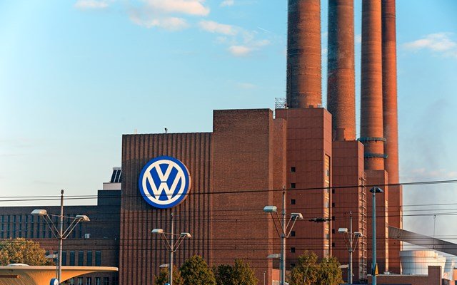 Volkswagen: 10.000 εργαζόμενοι αποδοκίμασαν τον CEO για το σχέδιο περικοπών έως 50.000 θέσεων volkswagen:-10000-εργαζόμενοι-αποδοκίμασαν-τον-ceo-για-το-σχέδιο-περικοπών-έως-50.000-θέσεων