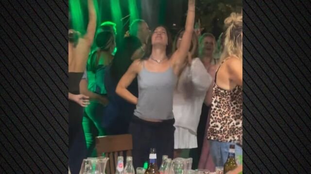 Η Κλέλια Ανδριολάτου χόρεψε έξαλλα σε πανηγύρι φορώντας φόρμα, δείτε βίντεο Η-Κλέλια-Ανδριολάτου-χόρεψε-έξαλλα-σε-πανηγύρι-φορώντας-φόρμα,-δείτε-βίντεο