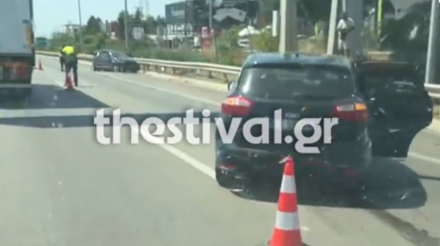 Θεσσαλονίκη: Σταμάτησε το ΙΧ του λόγω αδιαθεσίας και προσέκρουσε πάνω του άλλο όχημα, τέσσερις τραυματίες Θεσσαλονίκη:-Σταμάτησε-το-ΙΧ-του-λόγω-αδιαθεσίας-και-προσέκρουσε-πάνω-του-άλλο-όχημα,-τέσσερις-τραυματίες