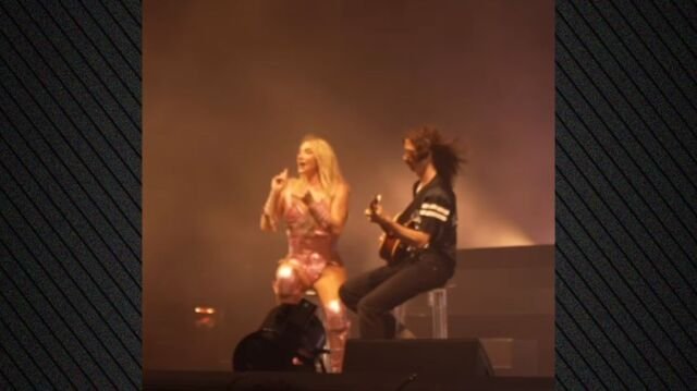 Η Kesha απέτισε φόρο τιμής στην Ντόλι Πάρτον ερμηνεύοντας επί σκηνής το «Old Flames» που είχε γράψει η μητέρα της για εκείνη Η-kesha-απέτισε-φόρο-τιμής-στην-Ντόλι-Πάρτον-ερμηνεύοντας-επί-σκηνής-το-«old-flames»-που-είχε-γράψει-η-μητέρα-της-για-εκείνη