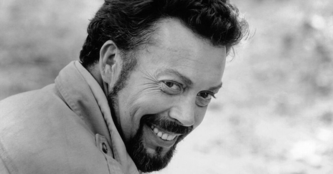 Τιμ Κέρι (1946-2026): Αντίο Ντόκτορ Φέρτερ, αντίο ιδιωτικέ τζέντλμαν Τιμ-Κέρι-(1946-2026):-Αντίο-Ντόκτορ-Φέρτερ,-αντίο-ιδιωτικέ-τζέντλμαν