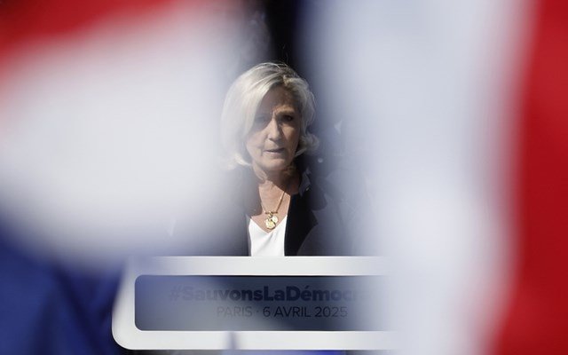 Politico- Γαλλία: Ποτέ οι μετριοπαθείς και κεντρώοι δεν ήταν πιο αδύναμοι και πολυδιασπασμένοι – Προς προεδρική “μονομαχία των άκρων” politico-Γαλλία:-Ποτέ-οι-μετριοπαθείς-και-κεντρώοι-δεν-ήταν-πιο-αδύναμοι-και-πολυδιασπασμένοι-–-Προς-προεδρική-“μονομαχία-των-άκρων”