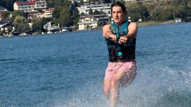 Ο Χριστόφορος Παπακαλιάτης έκανε wakeboard, δείτε βίντεο και φωτογραφίες Ο-Χριστόφορος-Παπακαλιάτης-έκανε-wakeboard,-δείτε-βίντεο-και-φωτογραφίες