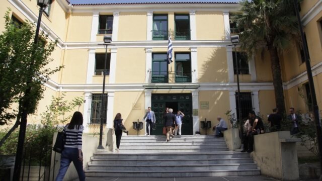 Νέα αναβολή στη δίκη του συζύγου της παρουσιάστριας: Θα καταθέσει η ίδια, «δεν υπήρξε σωματική βλάβη» λέει ο δικηγόρος της, μιλούν για «λεκτικό επεισόδιο» Νέα-αναβολή-στη-δίκη-του-συζύγου-της-παρουσιάστριας:-Θα-καταθέσει-η-ίδια,-«δεν-υπήρξε-σωματική-βλάβη»-λέει-ο-δικηγόρος-της,-μιλούν-για-«λεκτικό-επεισόδιο»