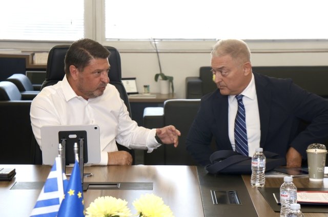 Ιός-Δυτικού-Νείλου:-Έκτακτος-ψεκασμός-σε-10.000-στρέμματα-στην-Ανατολική-Αττική,-σύσκεψη-Χαρδαλιά-με-ΕΟΔΥ