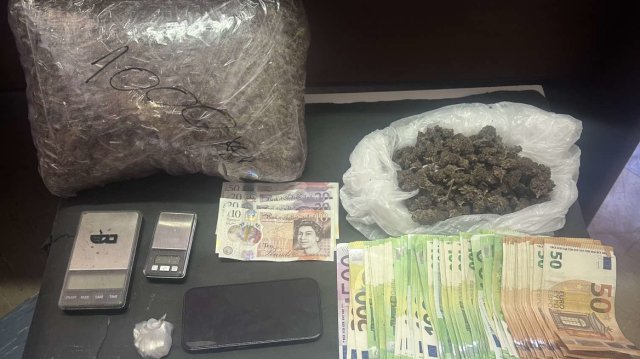 Συνελήφθη 24χρονος στη Ρόδο για διακίνηση ναρκωτικών, κατασχέθηκε πάνω από ένα κιλό κάνναβης Συνελήφθη-24χρονος-στη-Ρόδο-για-διακίνηση-ναρκωτικών,-κατασχέθηκε-πάνω-από-ένα-κιλό-κάνναβης