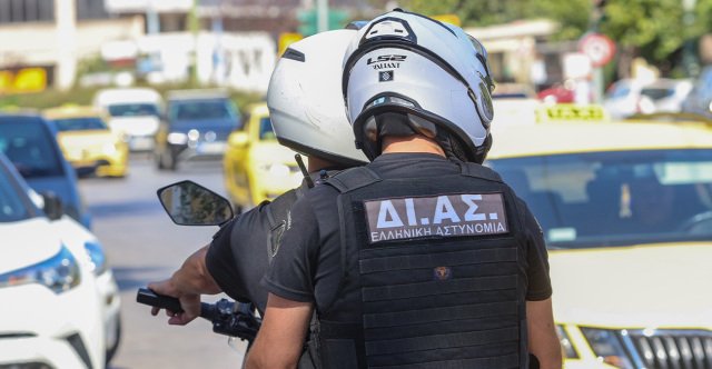 Ραντεβού-για-ναρκωτικά,-δέματα-με-courier-και-ghost-phone:-Πώς-δρούσε-ο-ψυχολόγος-που-έκανε-διακίνηση-κοκαΐνης,-mdma-και-lsd