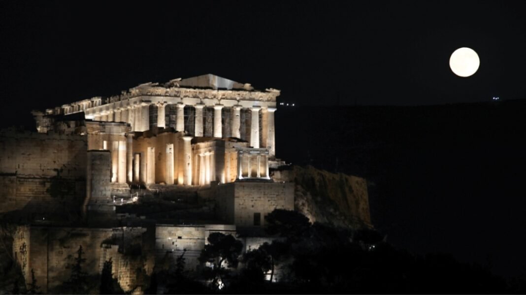 Πανσέληνος του Οξύρρυγχου: Μαγικές εικόνες από Ακρόπολη, Θεσσαλονίκη και Ναύπλιο, δείτε φωτογραφίες Πανσέληνος-του-Οξύρρυγχου:-Μαγικές-εικόνες-από-Ακρόπολη,-Θεσσαλονίκη-και-Ναύπλιο,-δείτε-φωτογραφίες