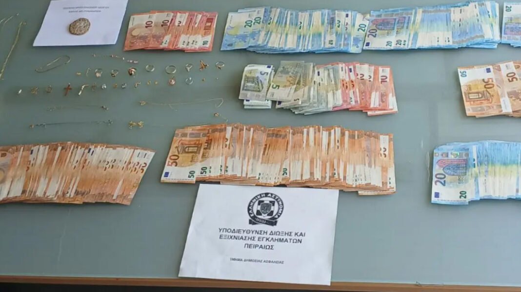 Εξαρθρώθηκε συμμορία διαρρηκτών στην Αττική, ξεπερνά τα 130.000 ευρώ η λεία τους Εξαρθρώθηκε-συμμορία-διαρρηκτών-στην-Αττική,-ξεπερνά-τα-130.000-ευρώ-η-λεία-τους