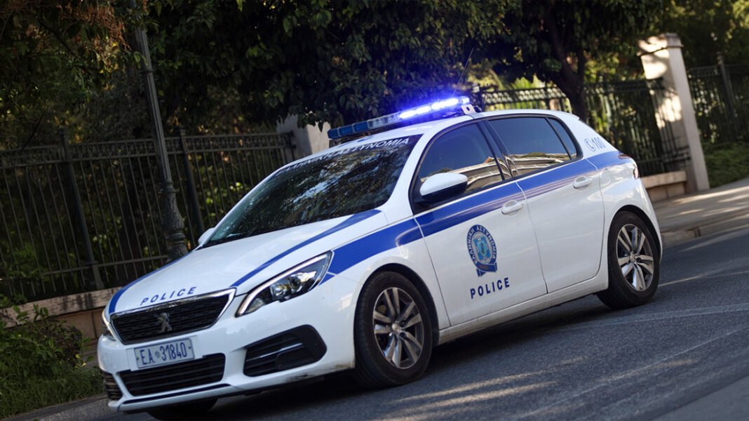 Έβρος: Σύλληψη αλλοδαπού διακινητή που μετέφερε έξι μη νόμιμους μετανάστες Έβρος:-Σύλληψη-αλλοδαπού-διακινητή-που-μετέφερε-έξι-μη-νόμιμους-μετανάστες