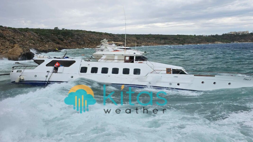 Σφοδρή κακοκαιρία σαρώνει την Κύπρο: Κεραυνός χτύπησε 45χρονο, δείτε βίντεο και φωτογραφίες Σφοδρή-κακοκαιρία-σαρώνει-την-Κύπρο:-Κεραυνός-χτύπησε-45χρονο,-δείτε-βίντεο-και-φωτογραφίες
