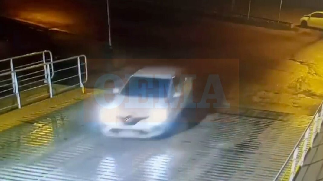 Βίντεο-ντοκουμέντο: Οι κινήσεις και οι συνομιλίες του 49χρονου που συνελήφθη για τον εκρηκτικό μηχανισμό στη βίλα Ελληνοαμερικανού επιχειρηματία στη Λευκάδα Βίντεο-ντοκουμέντο:-Οι-κινήσεις-και-οι-συνομιλίες-του-49χρονου-που-συνελήφθη-για-τον-εκρηκτικό-μηχανισμό-στη-βίλα-Ελληνοαμερικανού-επιχειρηματία-στη-Λευκάδα