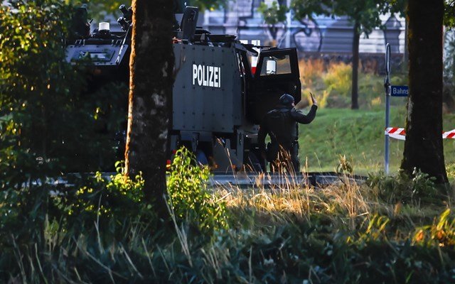 Ελβετία: Νεκρή 22χρονη από τους πυροβολισμούς στο πάρτι 3.500 ατόμων – Μεγάλη επιχείρηση για τη σύλληψη του δράστη Ελβετία:-Νεκρή-22χρονη-από-τους-πυροβολισμούς-στο-πάρτι-3.500-ατόμων-–-Μεγάλη-επιχείρηση-για-τη-σύλληψη-του-δράστη